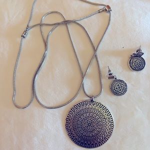 NWOT Necklace & Earrings Set